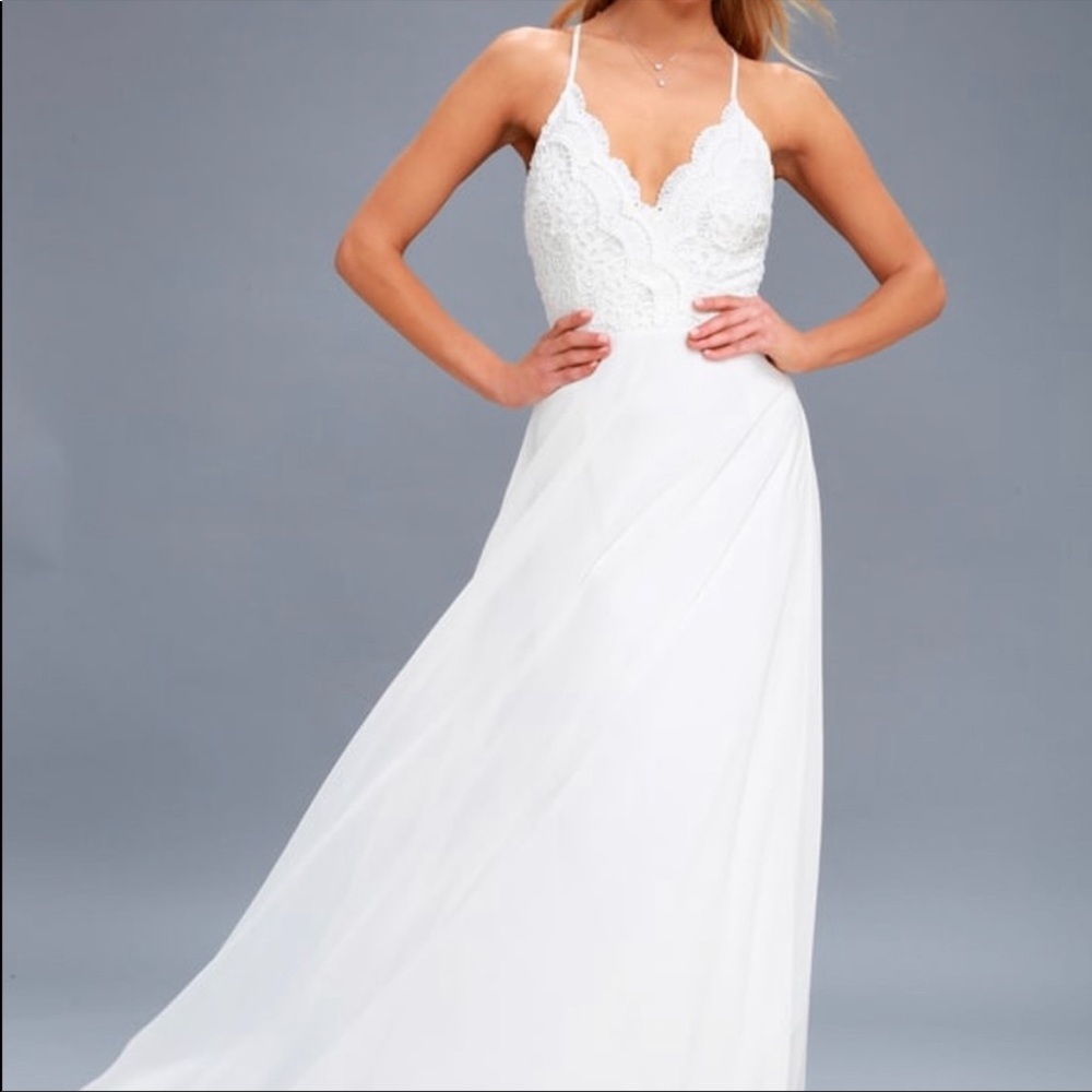LULU'S White Maxi Dress Size XS